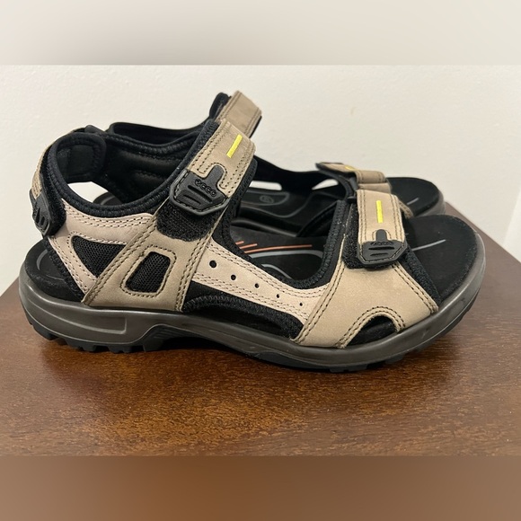 Ecco Men's Black and Tan Sandals - Picture 3 of 14